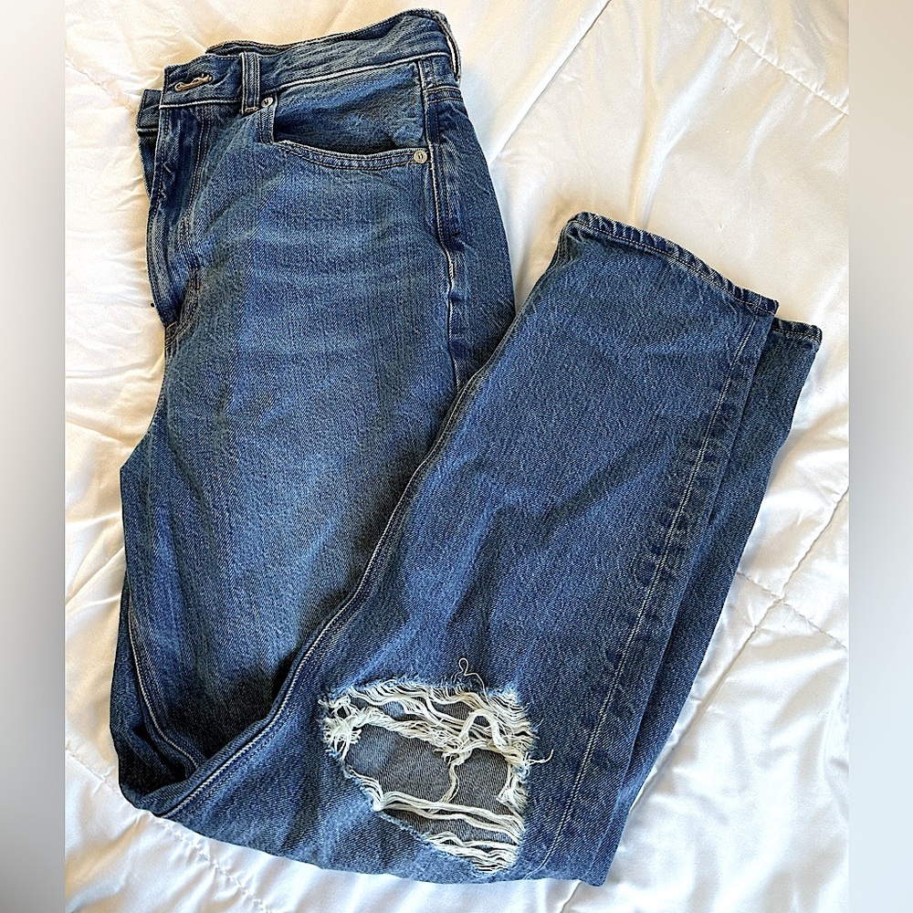 American Eagle High Rise Mom Jean-NWOT